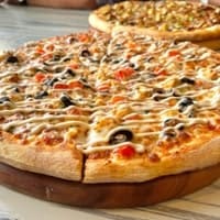 Cheesy special pizza with toppings and dip